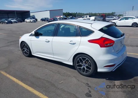 2016 Ford Focus Se z USA, uszkodzony, nr VIN 1FADP3K24GL331241